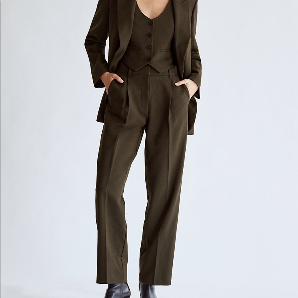 Aritzia Effortless Pants